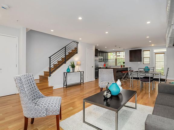 3rd image of 610 Newton Pl NW APT 1