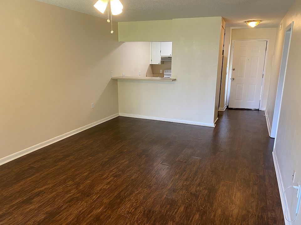 1st image of 900 Avenue Z SE #D4