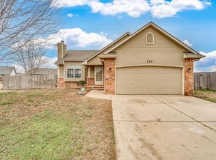 322 E Riley Ave, Haysville, KS 67060