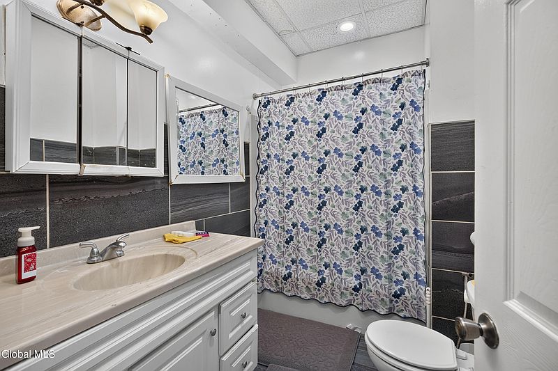 3rd image of 556 Washington Avenue