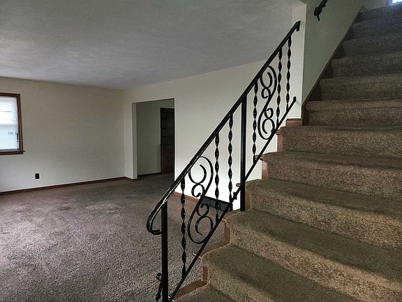4th image of 1923 Charlotte Dr