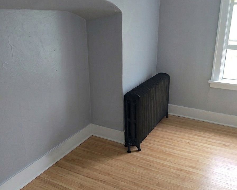 2nd image of 663 Kilbourn St APT E