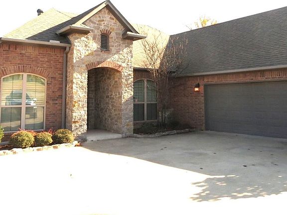 2nd image of 1013 S Shumard Dr