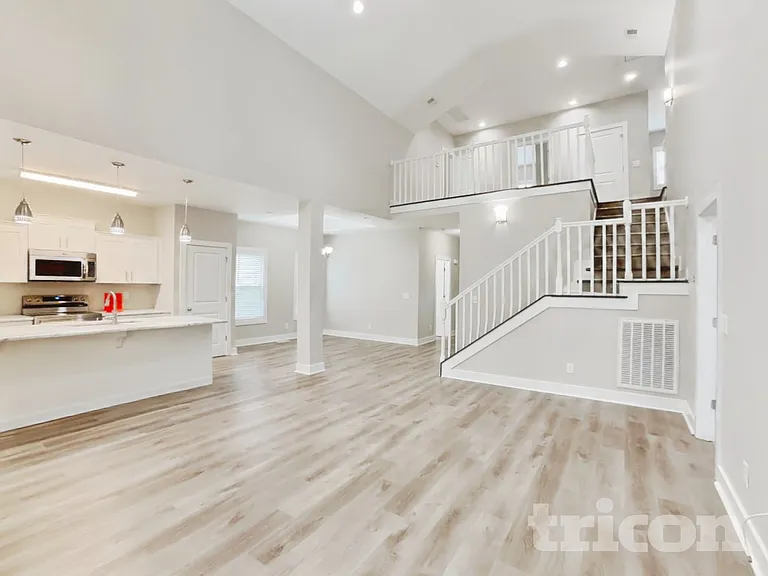 1765 Bridgecrest Dr — Photo 2