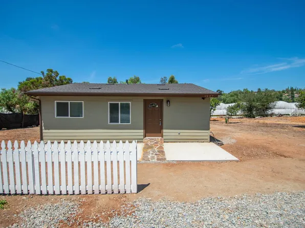 1927 Victory Dr, Vista, CA 92084