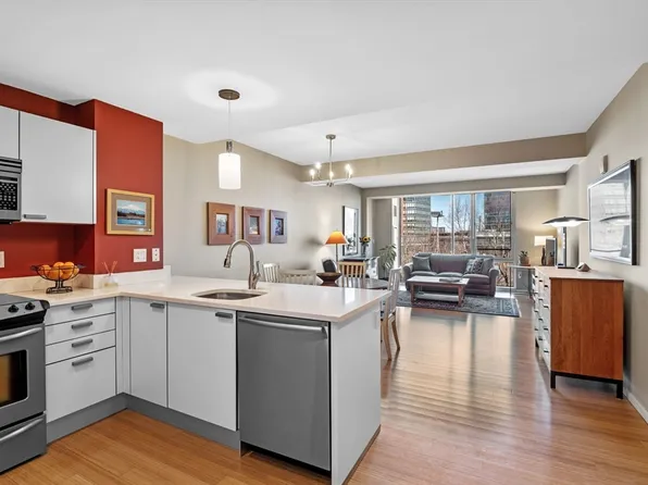 2 Earhart St Unit 413, Cambridge, MA 02141