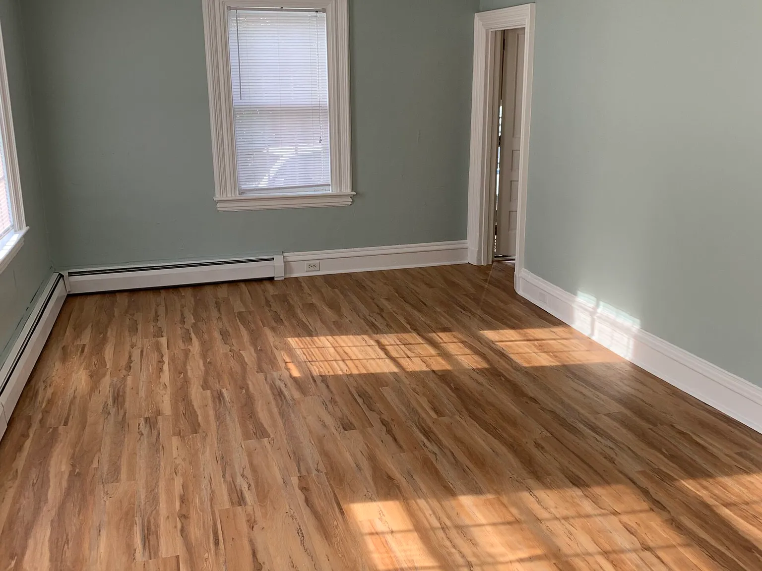 3 bed, 1.5 bath, $3,675 — Photo 3