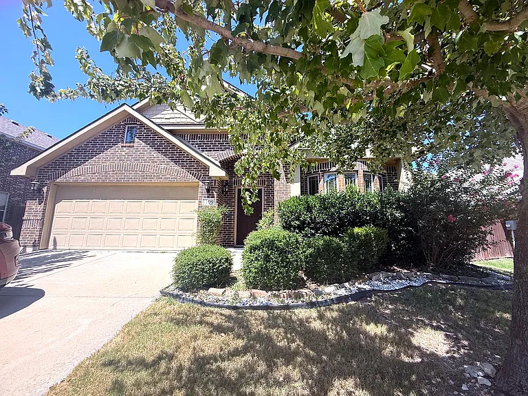 1109 Abbey Ln — Photo 1