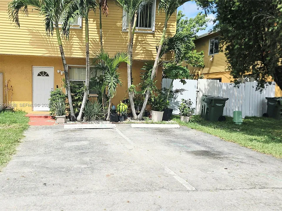 113 NE 12th Ave #113