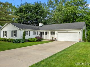 2243 Cambridge Dr SE, Grand Rapids, MI