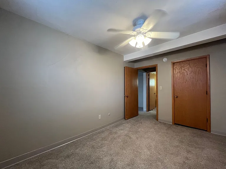 996 Van Buren — Photo 14