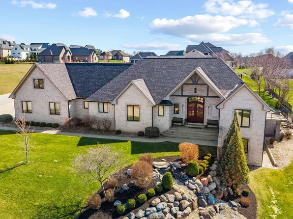 2882 Aldersgate Dr, Greenwood, IN 46143