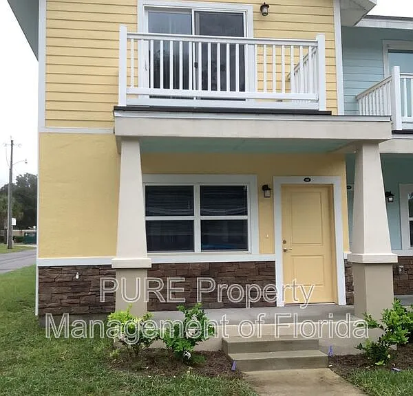 710 NE 4th St #101 — Photo 1