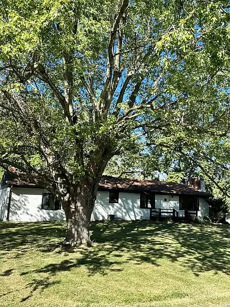 4940 Ingleside Ln photo 1