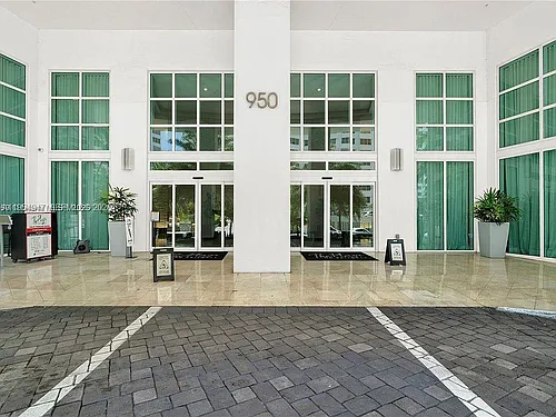 950 Brickell Bay Dr Photo 1