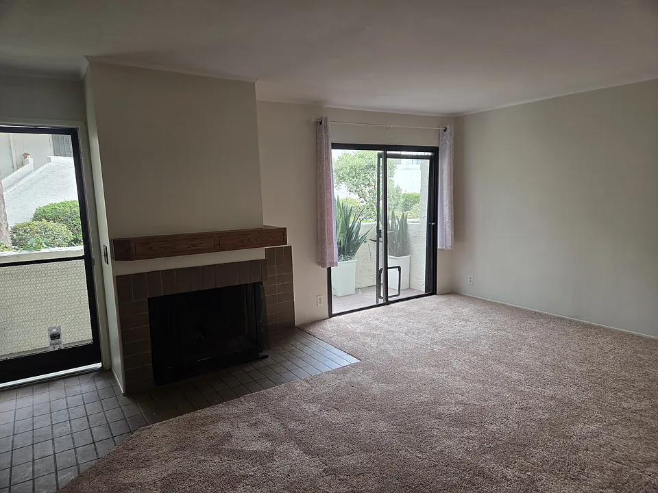1270 River Vista Row #127