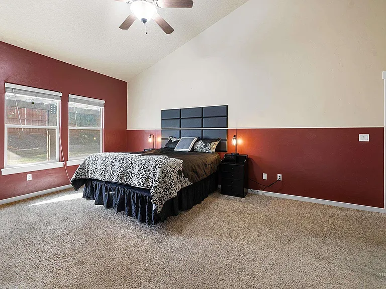 12805 W Berghan St — Photo 20