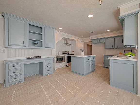 3rd image of 12014 Moorcreek Dr