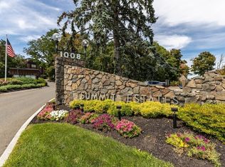 1004 Paradise Rd APT PHP, Swampscott, MA 01907
