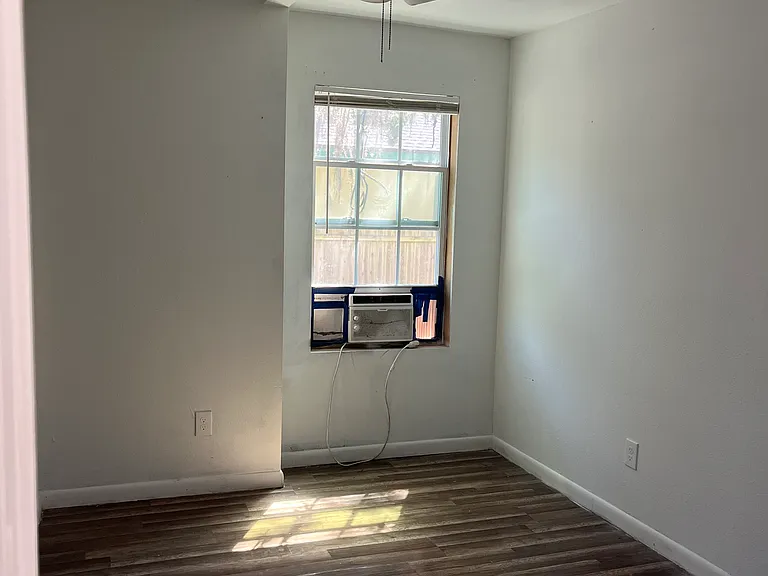 3816 Franklin St — Photo 2