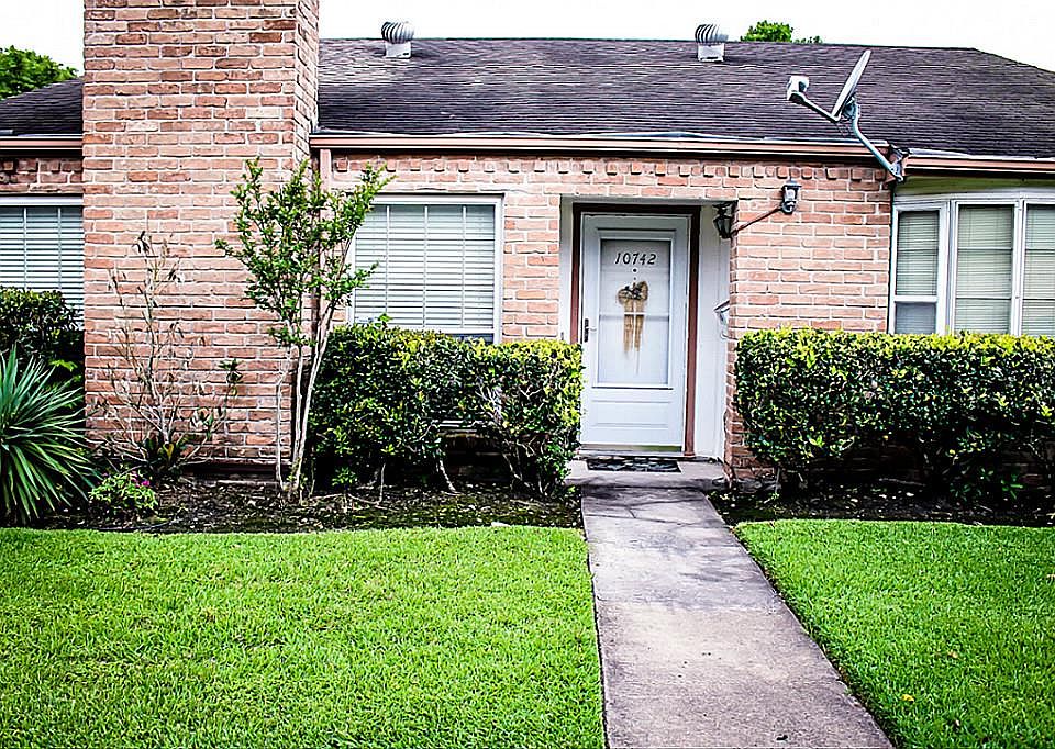 1st image of 10742 Bexley Dr