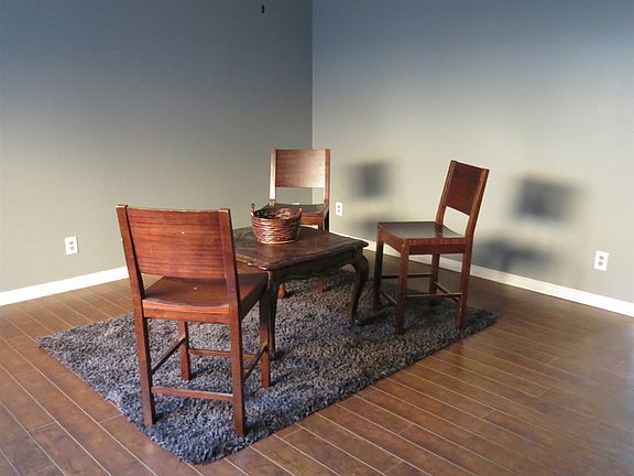 3rd image of 239 W Connecticut Ave
