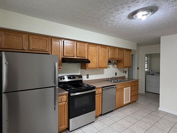 4th image of 2834 Shartle St