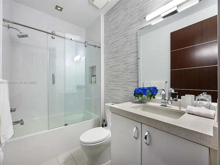 300 Royal Plaza Dr — Photo 38