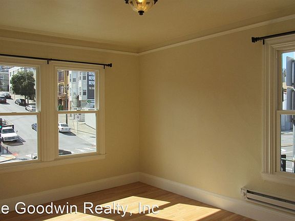 5th image of 2594 Lombard St