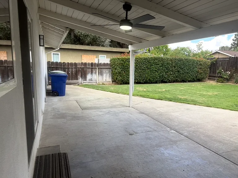 Sonoma Ave — Photo 10