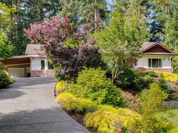 2030 Salem Ter, North Saanich, BC V8L 5J4