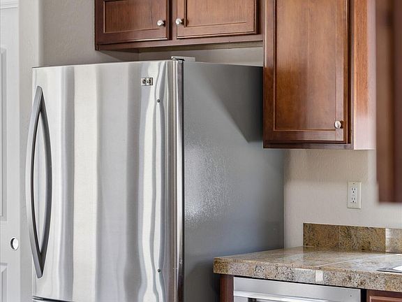 3rd image of 514 E IRONWOOD Drive