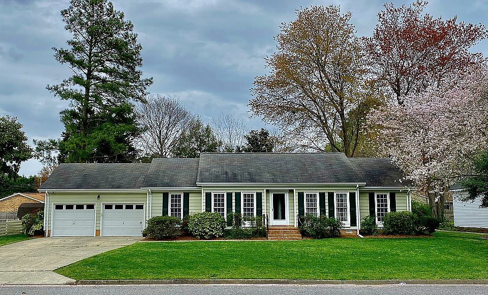 1st image of 30 Cherbourg Dr