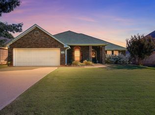 7505 Rolling Hills Dr, Benbrook, TX 76126