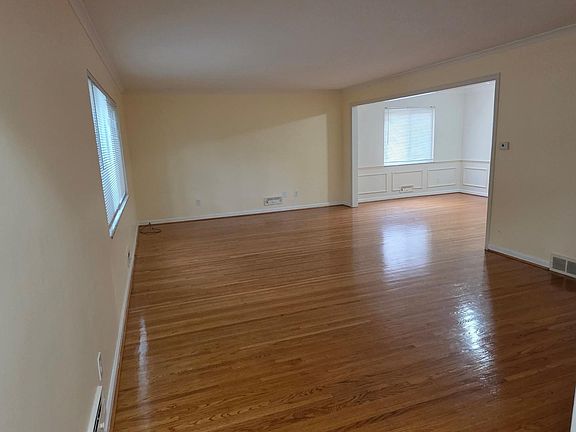 4th image of 2149 Evergreen Rd