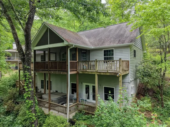 1903 Bell Eagle Dr, Hiawassee, GA 30546
