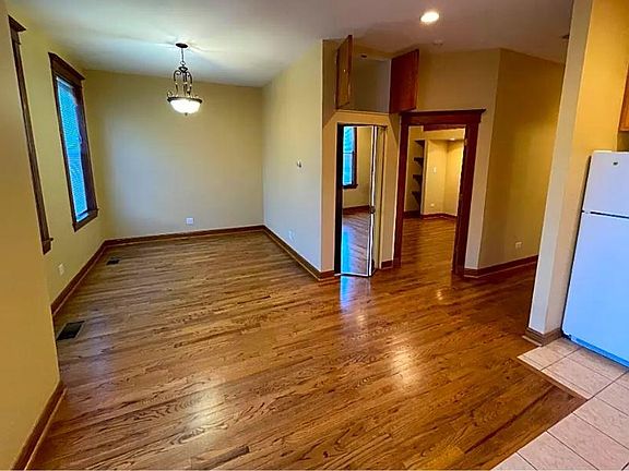 2nd image of 1357 N Ashland Ave #1