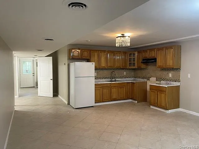 549 Wolf Hill Rd — Photo 3