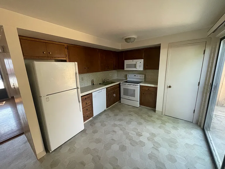 1044 Berrum Ln — Photo 3