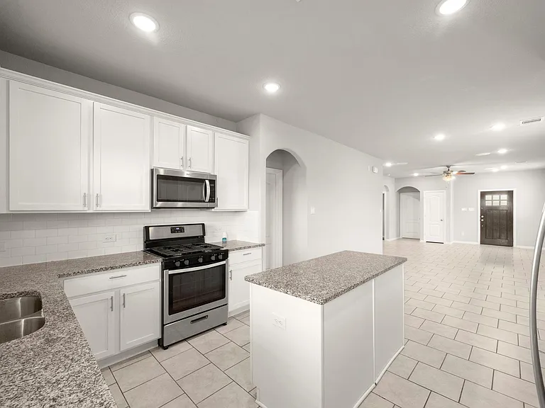 7446 French Quarter Ct — Photo 10