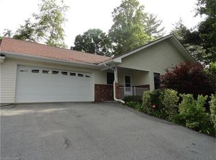 57 Ashley Hill Ln, Hendersonville, NC 28791