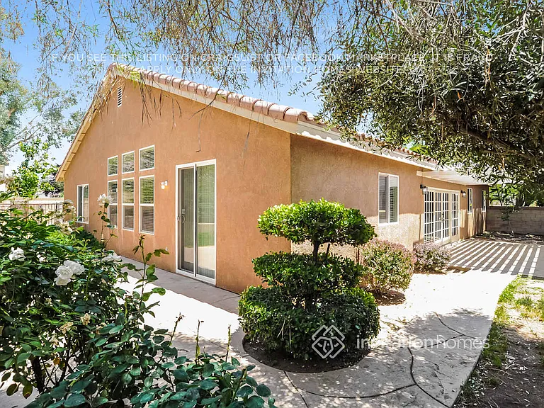42213 Marbella St — Photo 16