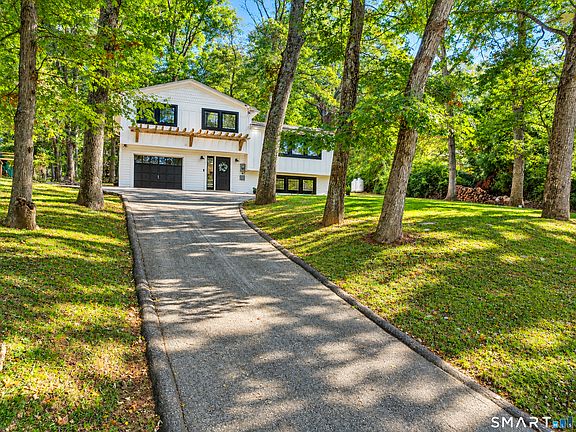 3rd image of 52 Stonybrook Road