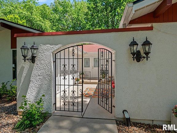 4th image of 61 Sarah Ave