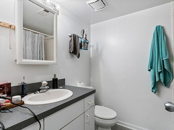 2nd image of 1435 W Wrightwood Ave #1