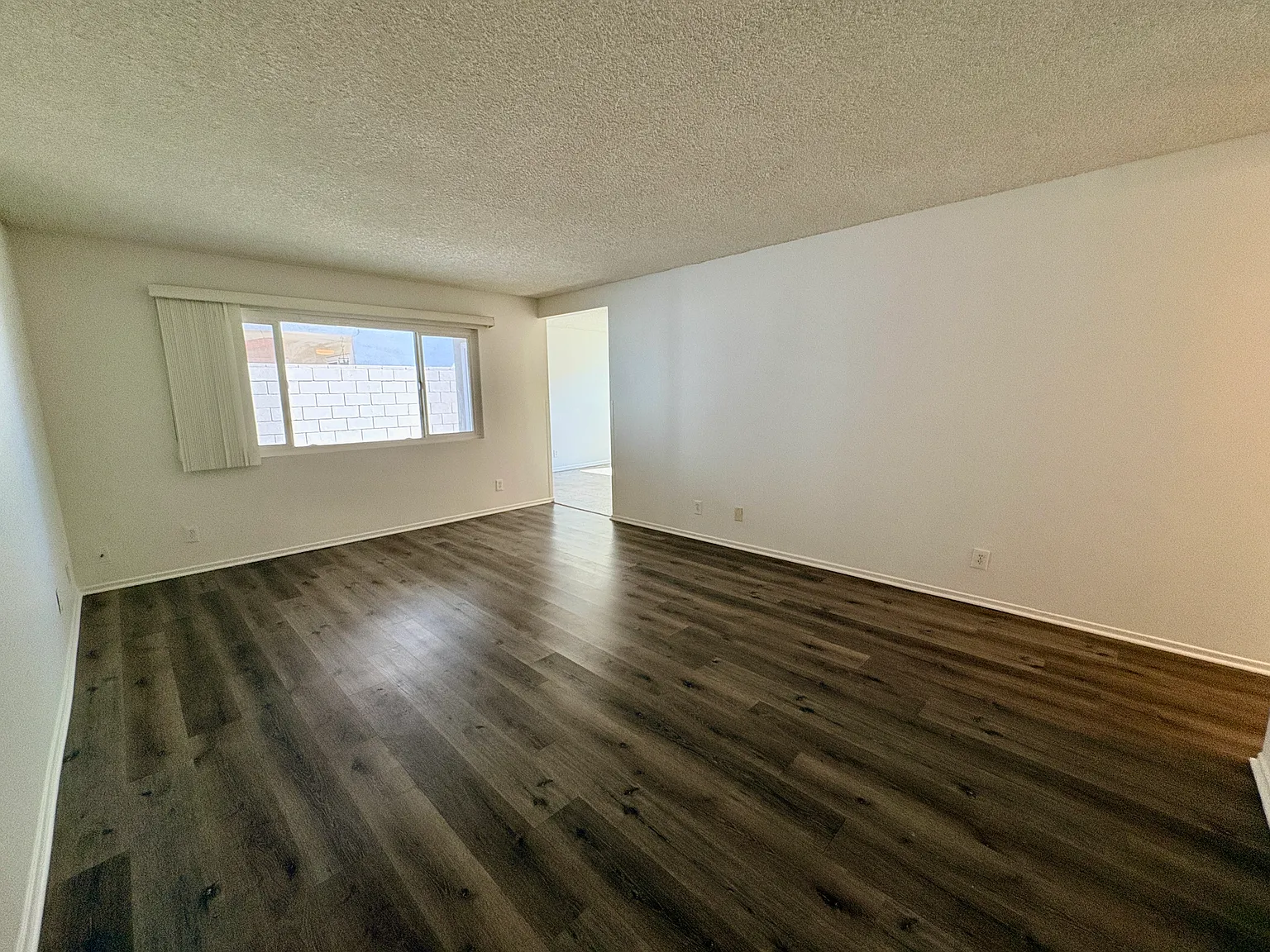 2 bed, 960 sqft, $2,300 — Photo 3