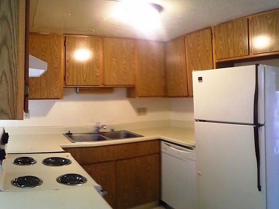 3rd image of 303 Vassar Dr SE APT 4