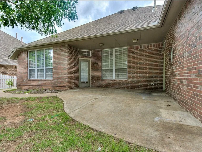 16605 Farmington Way — Photo 29