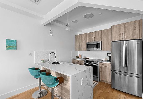 3rd image of 813 Jefferson Ave #3A