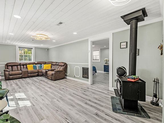5th image of 286 Ridge Rd